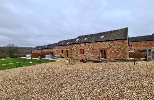 Ashby-de-la-Zouch House | Hastings Retreat Rural barn conversions with Private Lake
