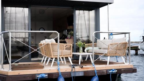 Heiligenhafen Boat Rental | Hausboot mit Motorboot