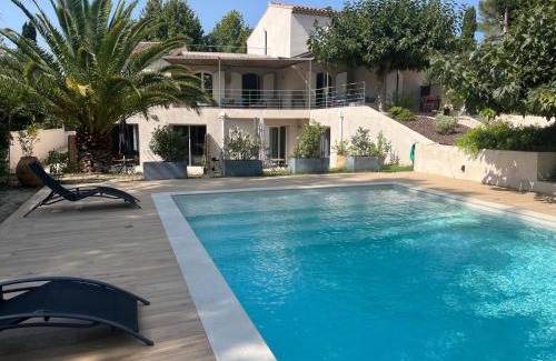 Les Camoins Apartment | Havre de douceur avec piscine et jardin