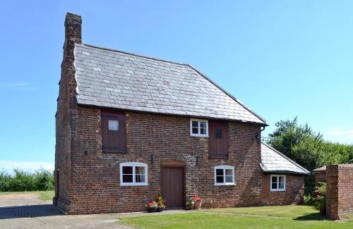 Westmarsh House | Hawthorne Cottage - Py8