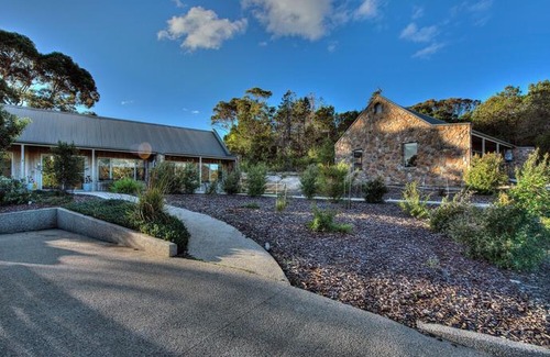 Coles Bay Cottage | Hazards View Stone Cottage