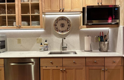 Vail Condo | Heart of Vail Village!European Elegance,Walk to Gondola,Free Ski Locker & HotTub
