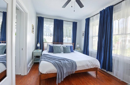 Alachua House | Hearthstone Harmony Retreat | KING-Sized Comfort