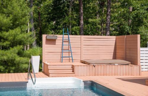 Northwest Harbor House | Heated Pool, Hot tub, Beachwood Cove by RoveTravel
