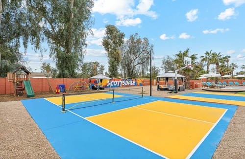 Avant House | Heated Pool, Volleyball, Pickleball, Hot Tub! Oasis Resort