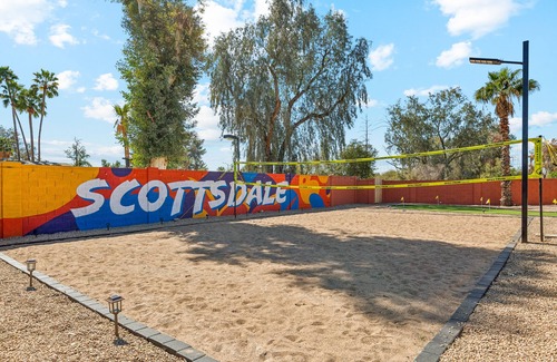 Avant House | Heated Pool, Volleyball, Pickleball, Hot Tub! Oasis Resort