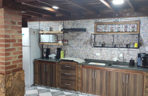 Itapeva Cottage | Heated Pool, Waterfall, 4 Bedrooms, 120km from SP, near Monte Verde