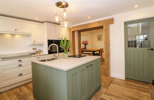 Longnor Cottage | HEATHYLEE, family friendly, with open fire in Longnor