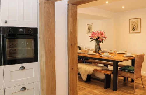 Longnor Cottage | HEATHYLEE, family friendly, with open fire in Longnor