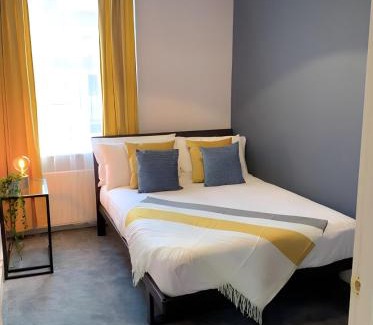 Heaton Apartment | Heaton-Beautiful 3 Double Bedrooms Sleeps 6 Free Parking and Wifi