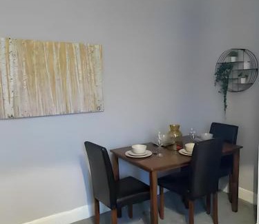 Heaton Apartment | Heaton-Beautiful 3 Double Bedrooms Sleeps 6 Free Parking and Wifi