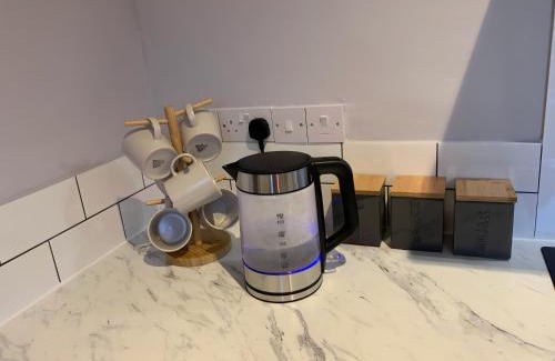 Heaton Apartment | Heaton-Beautiful 3 Double Bedrooms Sleeps 6 Free Parking and Wifi