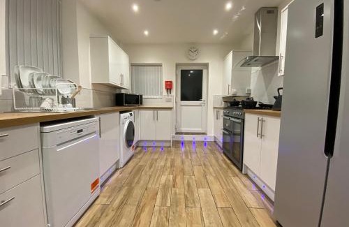 Heaton Apartment | Heaton Park Road Professional Lets