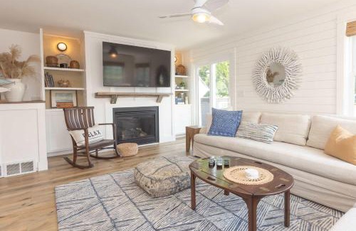 Fontana-on-Geneva Lake House | Heaven on Earth 2 BDR Fontana Flat Walk to Lake