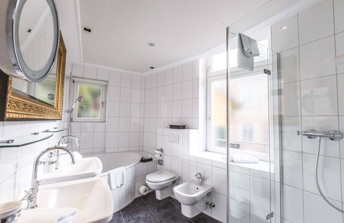 Baden Baden Old Town Hotel | HELIOPARK Bad Hotel zum Hirsch