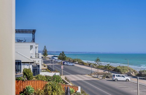 Henley Beach House | Henley Beachfront Luxury Home With Sauna Just 200m From Henley Square!