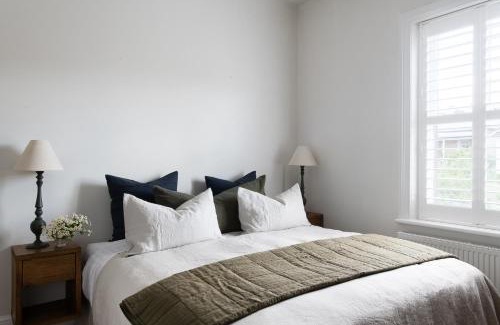 Launceston CBD House | Henry’s on Balfour - Historic understated luxury