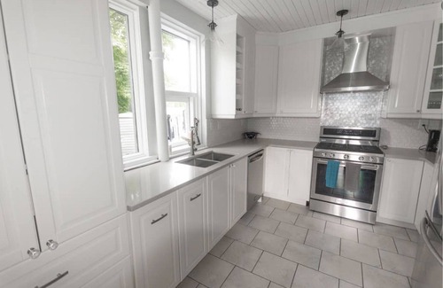 Nelson House | Heritage Home: fully licensed
