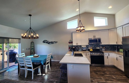 Ocean Shores House | Heron Haven - Beautiful newer canal front home
