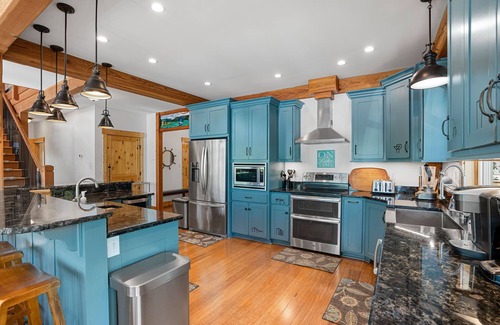 Huddleston House | Heron Point - Amazing Property with Breathtaking Water Views - Luxury Hot Tub!