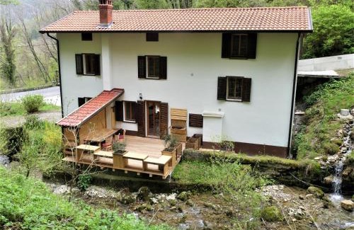Kanal House | Hiša ob potoku