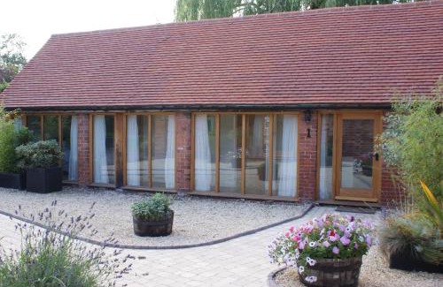 Henley-in-Arden Apartment | Hidden cottages Two lovely 1 bed cottages in peaceful surroundings, 1 with log burner