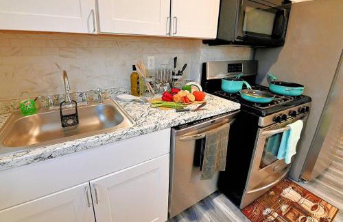 Communipaw Apartment | Hidden Gem-1Bedroom with Plenty Free Street Parking