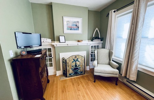 Redwood Falls House | Hidden Gem of Redwood Falls - The Vintage Inn