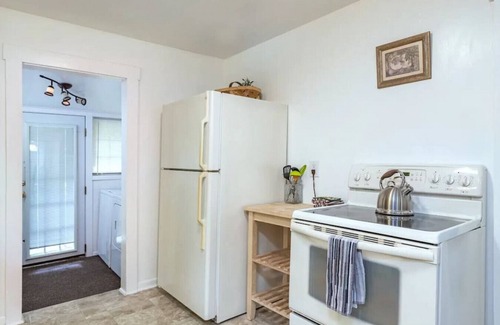 Largo Cottage | Hidden Oasis #1, just a few minutes to the beaches