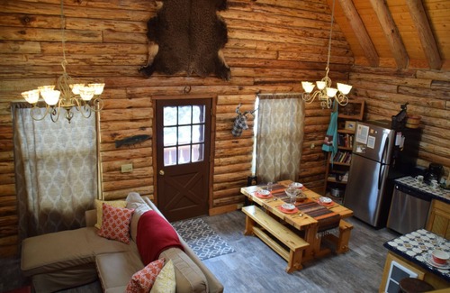 Red River Cabin | Hidden Valley Heaven - Upper Valley - WiFi - Satellite - Washer/Dryer - Wood Sto