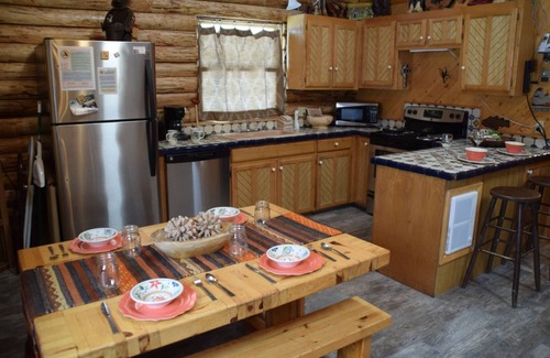 Red River Cabin | Hidden Valley Heaven - Upper Valley - WiFi - Satellite - Washer/Dryer - Wood Sto