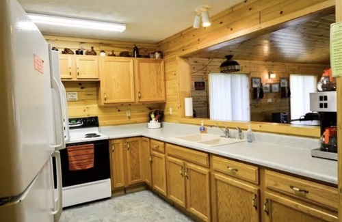 Indian River Cabin | Hide a way in our Lodge that sleeps 18!