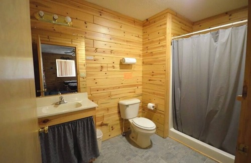 Indian River Cabin | Hide a way in our Lodge that sleeps 18!