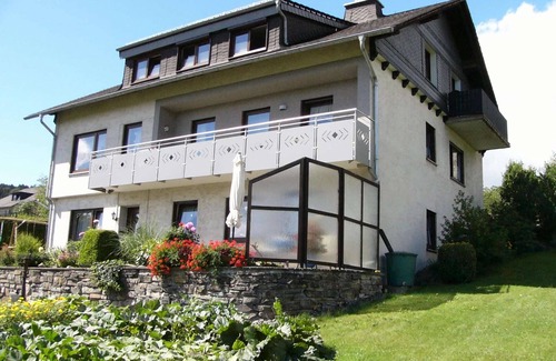 Hesborn Apartment | Hideaway in Sauerland Hillside