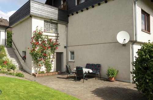 Hesborn Apartment | Hideaway in Sauerland Hillside