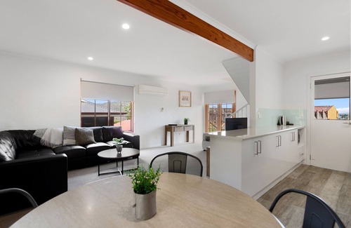Launceston CBD Hotel | Hideaway on George