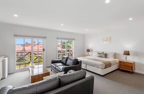 Launceston CBD Hotel | Hideaway on George