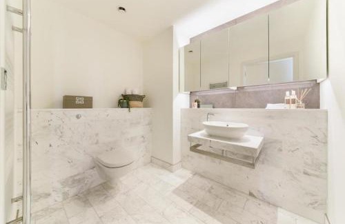 Canary Wharf Apartment | High level, two bedroom apartment