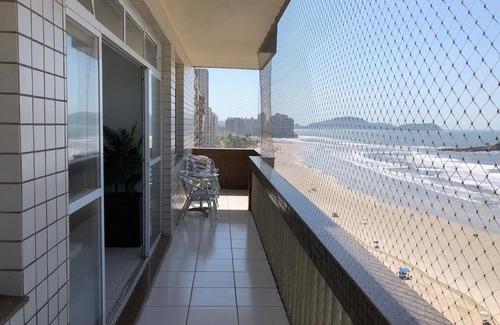 Centro Apartment | High standard apartment, balcony facing the sea, Pitangueiras Beach.