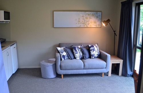 Oamaru Cabin | Highlands on Homestead -Tranquil rural property only minutes from town