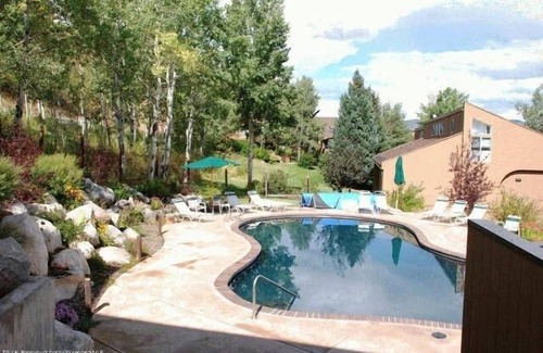 Snowmass Village Condo | Highly Rated 3 BdRm/3 BA in SMV; 7 min walk to slopes, shuttle at front door!