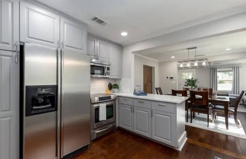 Arlington Heights House | Highly Rated, Exceptional Clean, Cozy, Comfortable Cowtown Casa TCU/Stockyards!