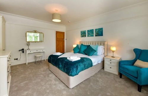 Killay House | Highmead House, Killay (Family & Dog Friendly with Hot Tub)