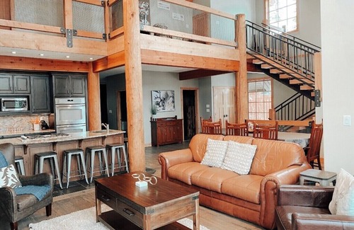 Golden Ski Chalet | Hiking,biking,skiing, family reunion or trip to a national park we have it all!