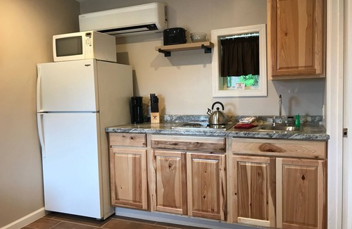 Lake George Hotel | Hill View Motel and Cottages