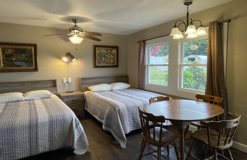 Lake George Hotel | Hill View Motel and Cottages