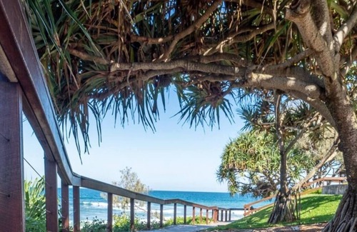 Currimundi House | Hills End Currimundi - Self Contained - Walk to Lake and Beach