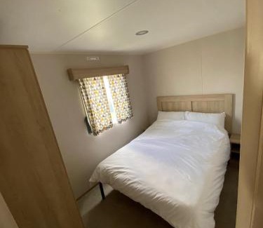 Allhallows Other | Hillside Sleeps 6