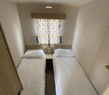 Allhallows Other | Hillside Sleeps 6