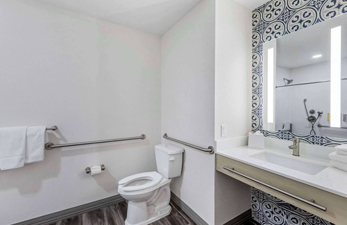 Tulare Hotel | Hillstone Inn Tulare, an Ascend Collection Hotel